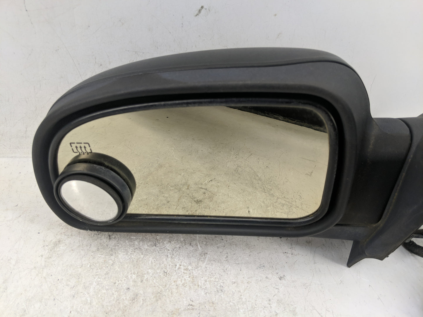 2002-2003 Oldsmobile Bravada Driver Left Side View Manual Door Mirror - Oemusedautoparts1.com