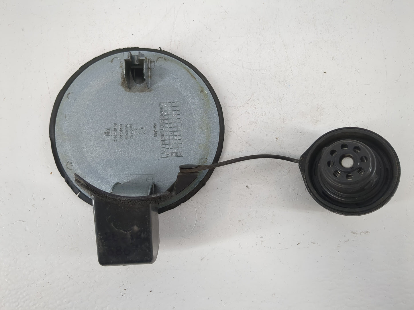 2002 Saturn Ls Fuel Tank Door Lid Gas Tank - Oemusedautoparts1.com