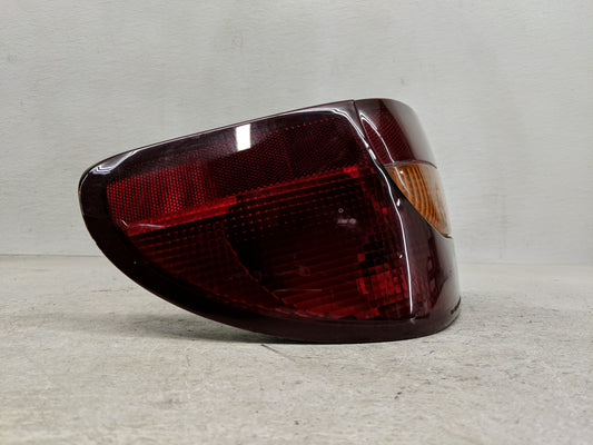 2000-2002 Saturn Sl Tail Light Assembly Driver Left OEM P/N:16525855 Fits Fits 2000 2001 2002 OEM Used Auto Parts