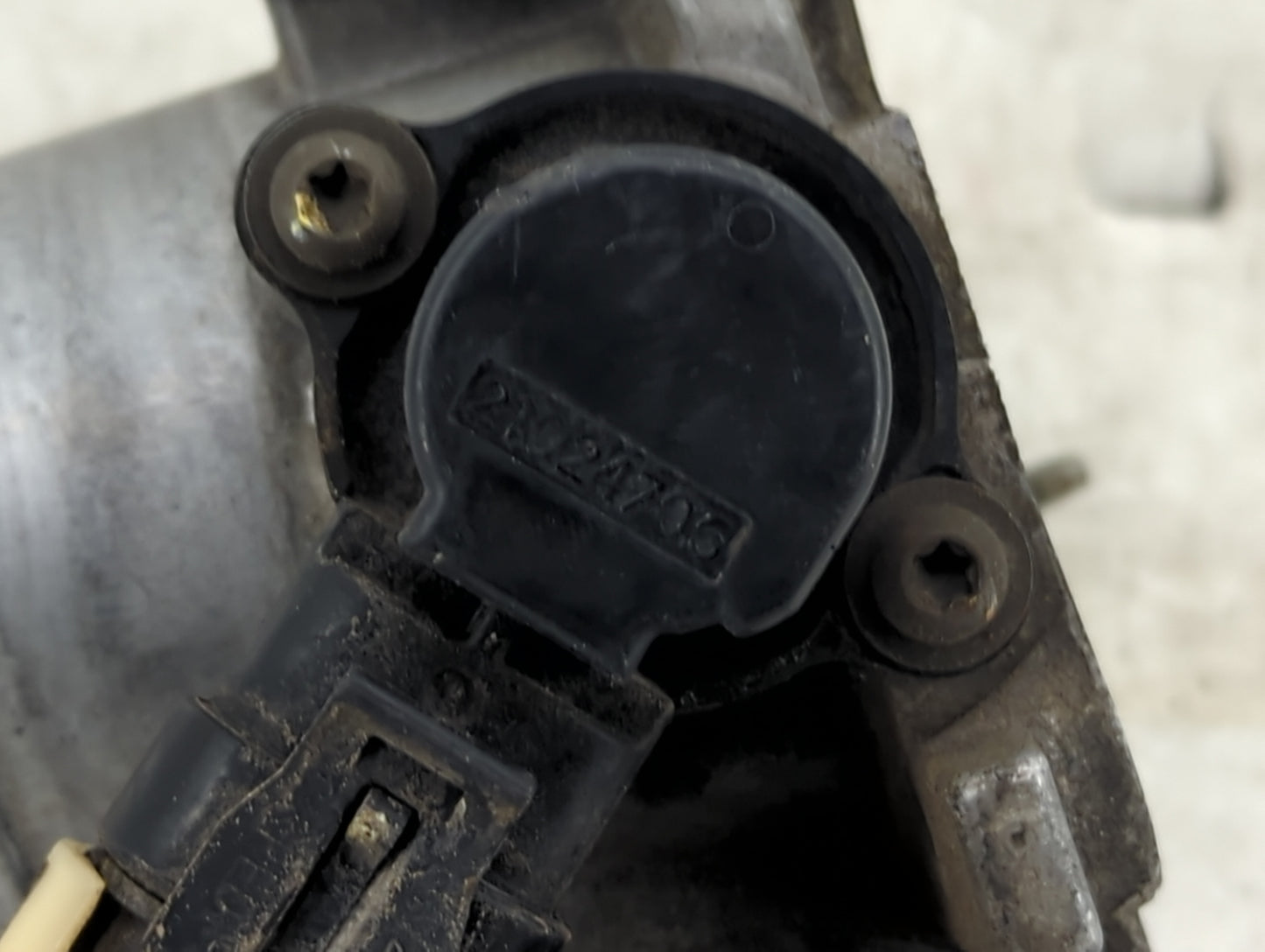 2002 Saturn S Series Throttle Body P/N:2H24706 Fits OEM Used Auto Parts - Oemusedautoparts1.com