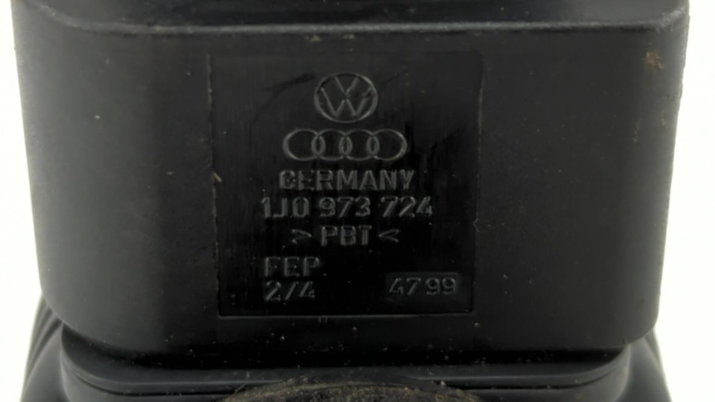 2002-2005 Volkswagen Beetle Ignition Coil Igniter Pack - Oemusedautoparts1.com