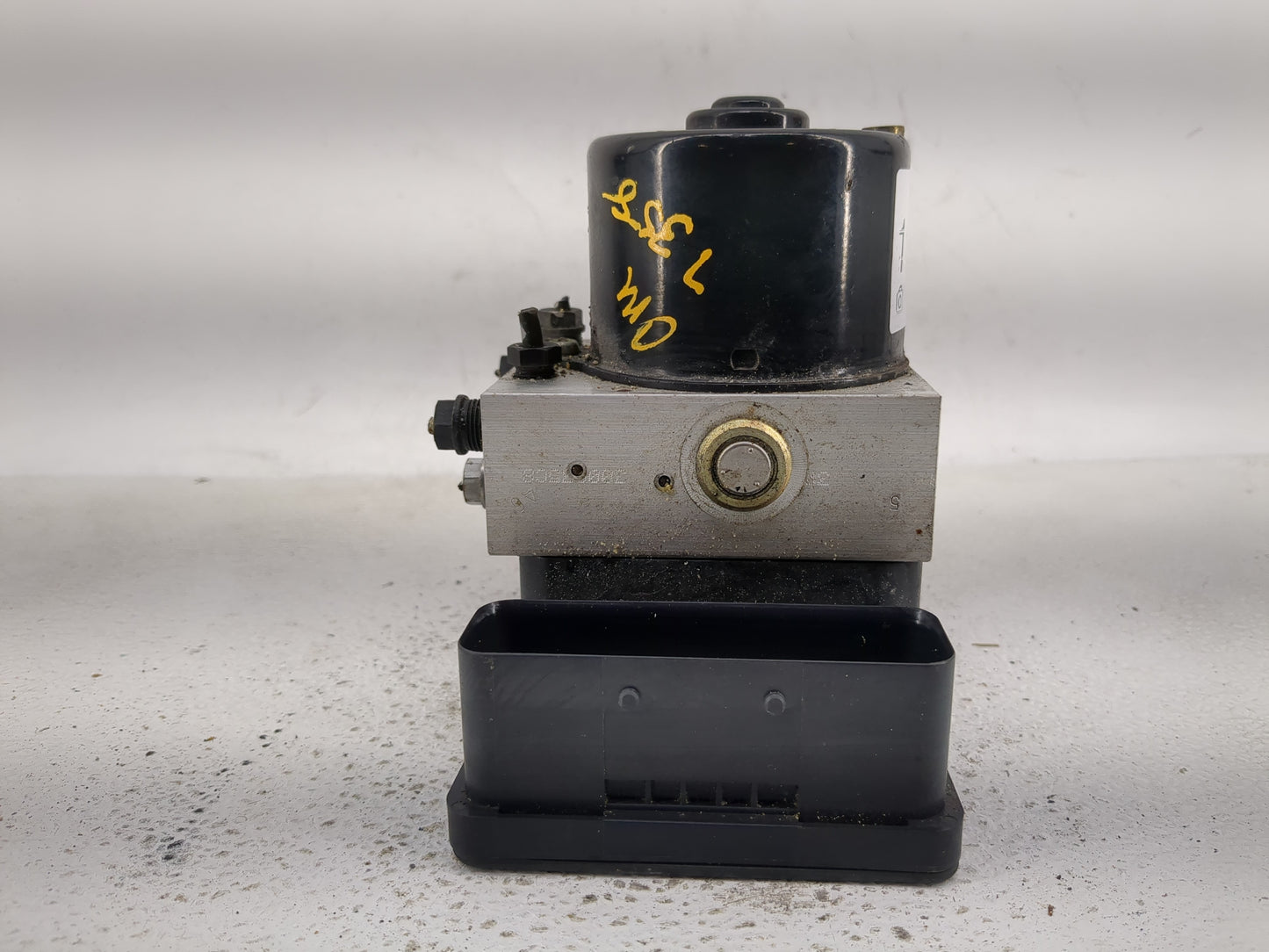 2003-2005 Bmw Z4 ABS Pump Control Module Replacement Fits Fits 2002 2003 2004 2005 2006 OEM Used Auto Parts - Oemusedautopar