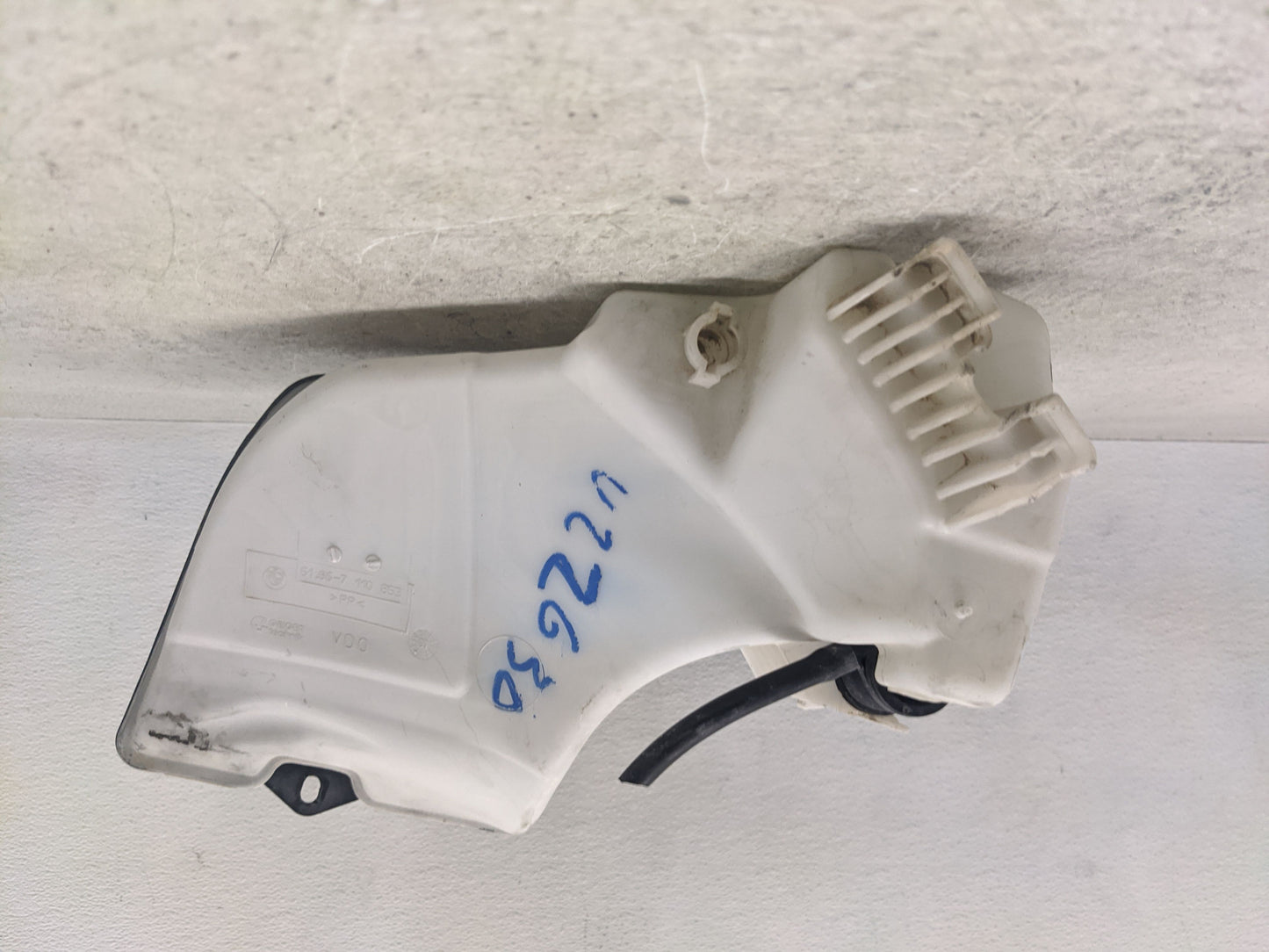2003-2006 Bmw Z4 Windshield Washer Fluid Reservoir Bottle Oem - Oemusedautoparts1.com