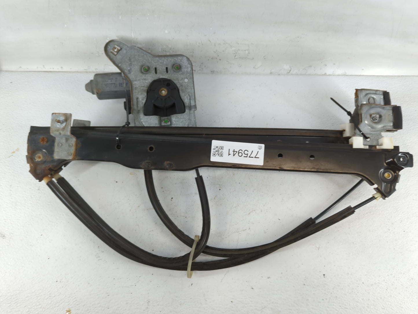 Chevrolet Avalanche Passenger Front Right Power Window Motor - Oemusedautoparts1.com