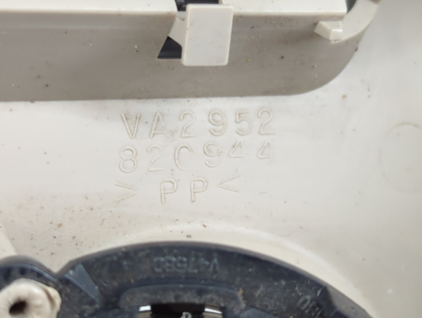 2003 Chevrolet Avalanche 1500 Overhead Roof Console - Oemusedautoparts1.com