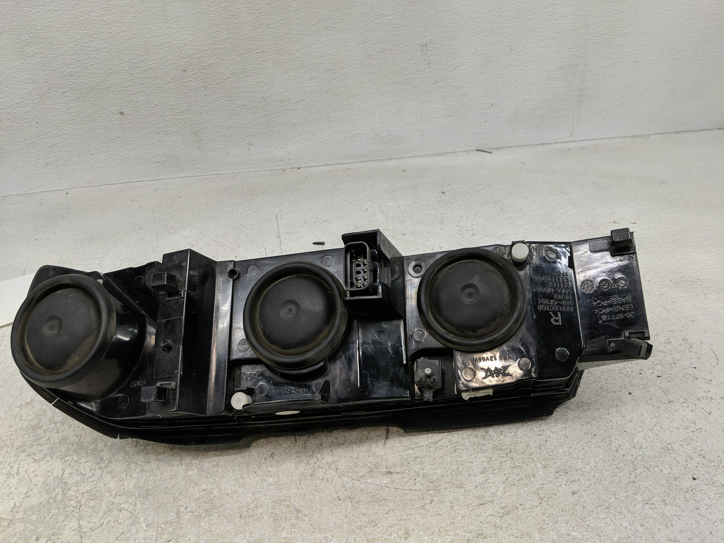 2000-2004 Chevrolet Impala Passenger Right Oem Head Light Headlight Lamp - Oemusedautoparts1.com