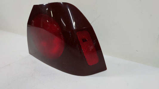 2000-2004 Chevrolet Impala Tail Light Assembly Passenger Right OEM P/N:16525261 16525262 Fits Fits 2000 2001 2002 2003 2004 OEM Used Auto Parts