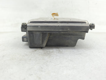 2001-2005 Chevrolet Malibu Body Control Module Bcm Inner Cabin Fuse Box