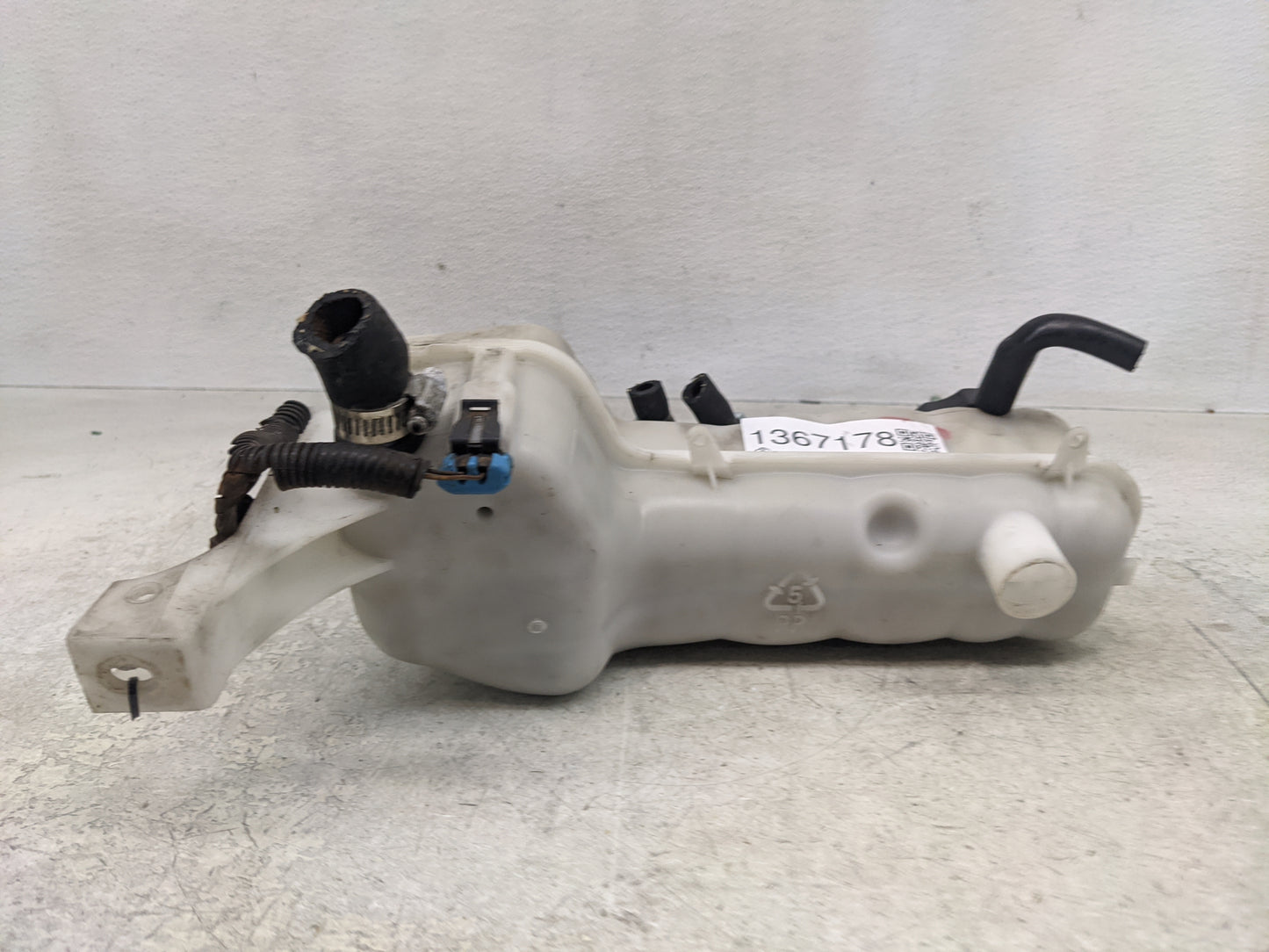 2003 Chevrolet Malibu Windshield Washer Fluid Reservoir Bottle Oem - Oemusedautoparts1.com