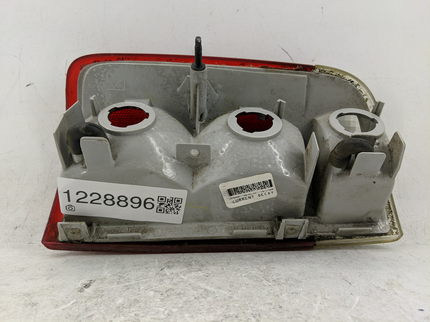 2003 Chevrolet S10 Blazer Tail Light Assembly Driver Left OEM P/N:5978169 Fits OEM Used Auto Parts - Oemusedautoparts1.com