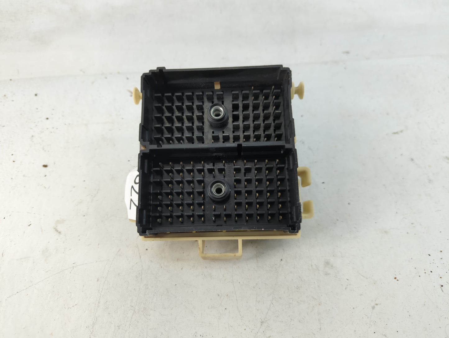 2003-2005 Chevrolet Silverado 1500 Fusebox Fuse Box Panel Relay Module P/N:15190658-01 Fits Fits 2003 2004 2005 2006 OEM Use