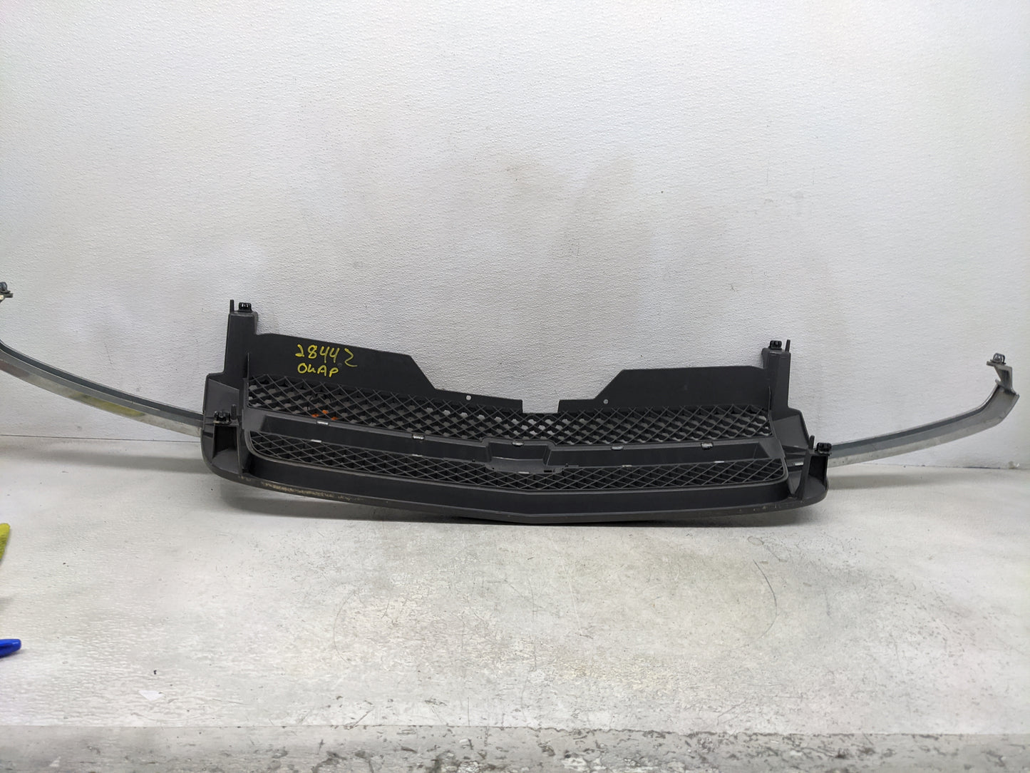 Chevrolet Silverado 1500 Pickup Front Grille Bumper Not Included - Oemusedautoparts1.com