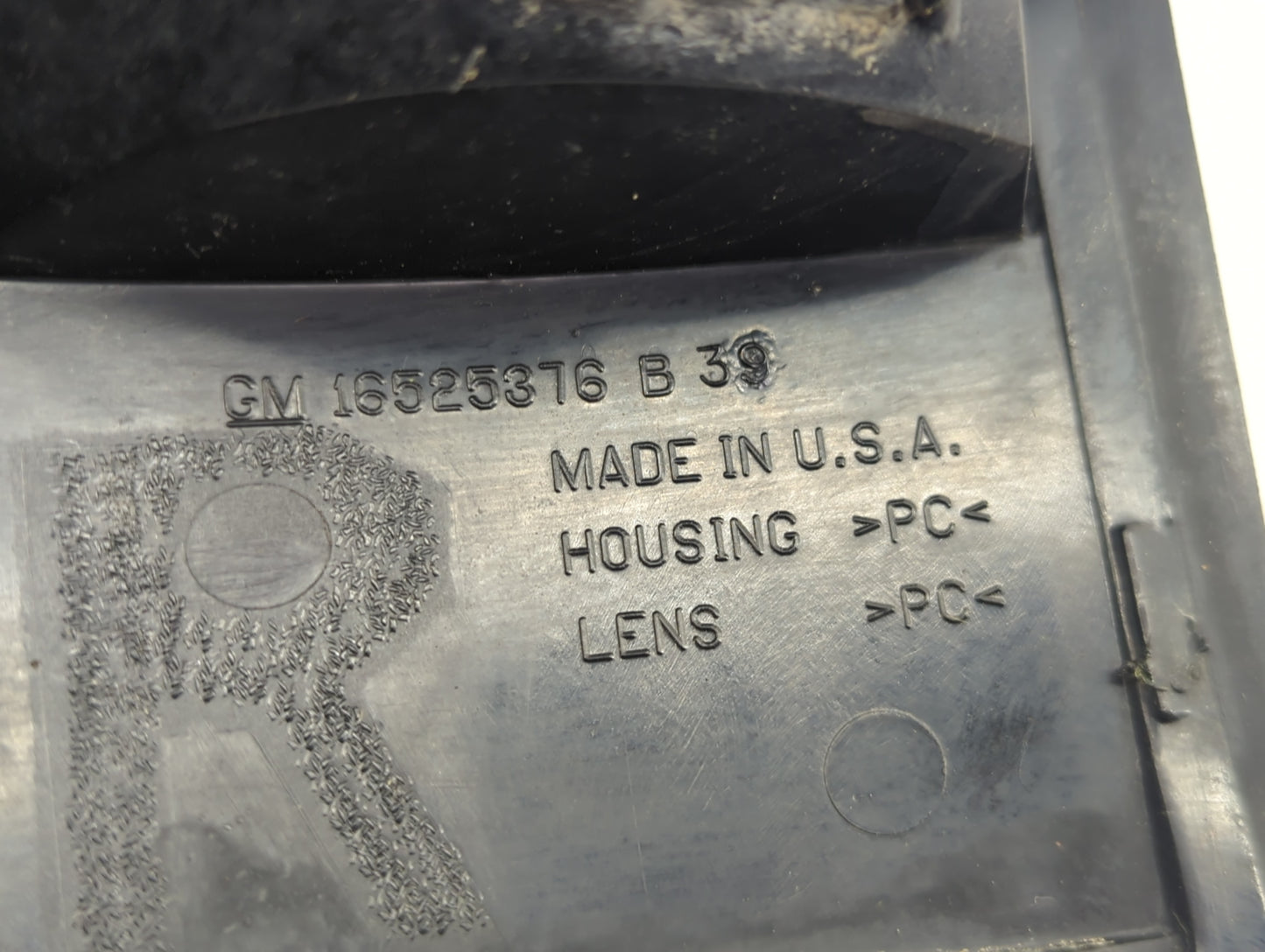 2000-2003 Chevrolet Tahoe Tail Light Assembly Passenger Right OEM P/N:16525376 Fits Fits 2000 2001 2002 2003 OEM Used Auto P