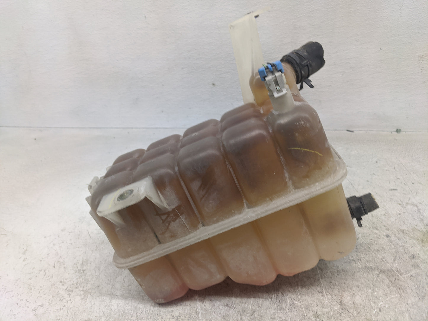 2003 Chevrolet Tahoe Windshield Washer Fluid Reservoir Bottle Oem - Oemusedautoparts1.com