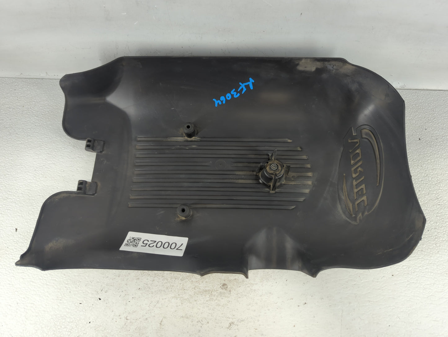 2003 Chevrolet Tahoe Engine Cover - Oemusedautoparts1.com