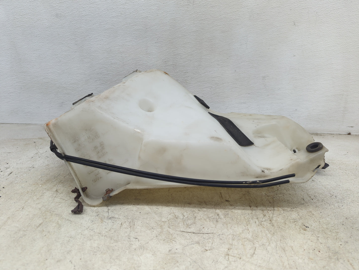 2002 Chevrolet Trailblazer Windshield Washer Fluid Reservoir Bottle Oem - Oemusedautoparts1.com