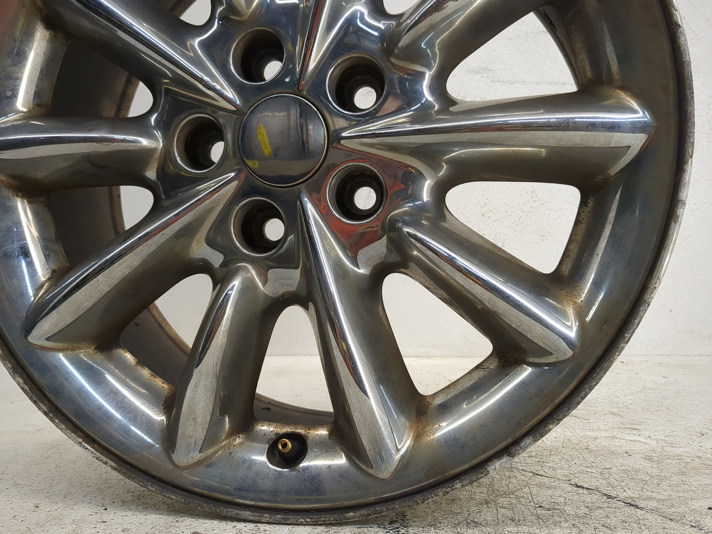 2003-2004 Chrysler 300m Oem Wheel Rim 1142759 - Oemusedautoparts1.com