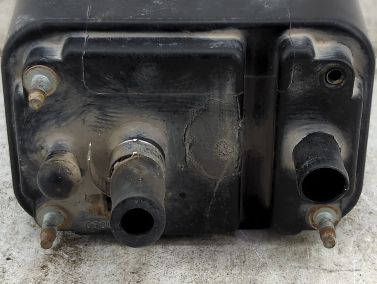 2003 Chrysler Pt Cruiser Fuel Vapor Charcoal Canister - Oemusedautoparts1.com