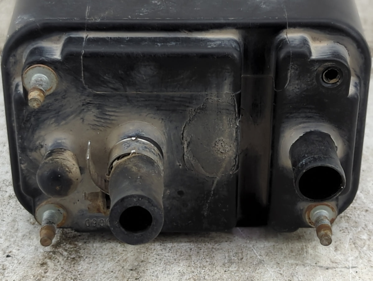 2003 Chrysler Pt Cruiser Fuel Vapor Charcoal Canister - Oemusedautoparts1.com