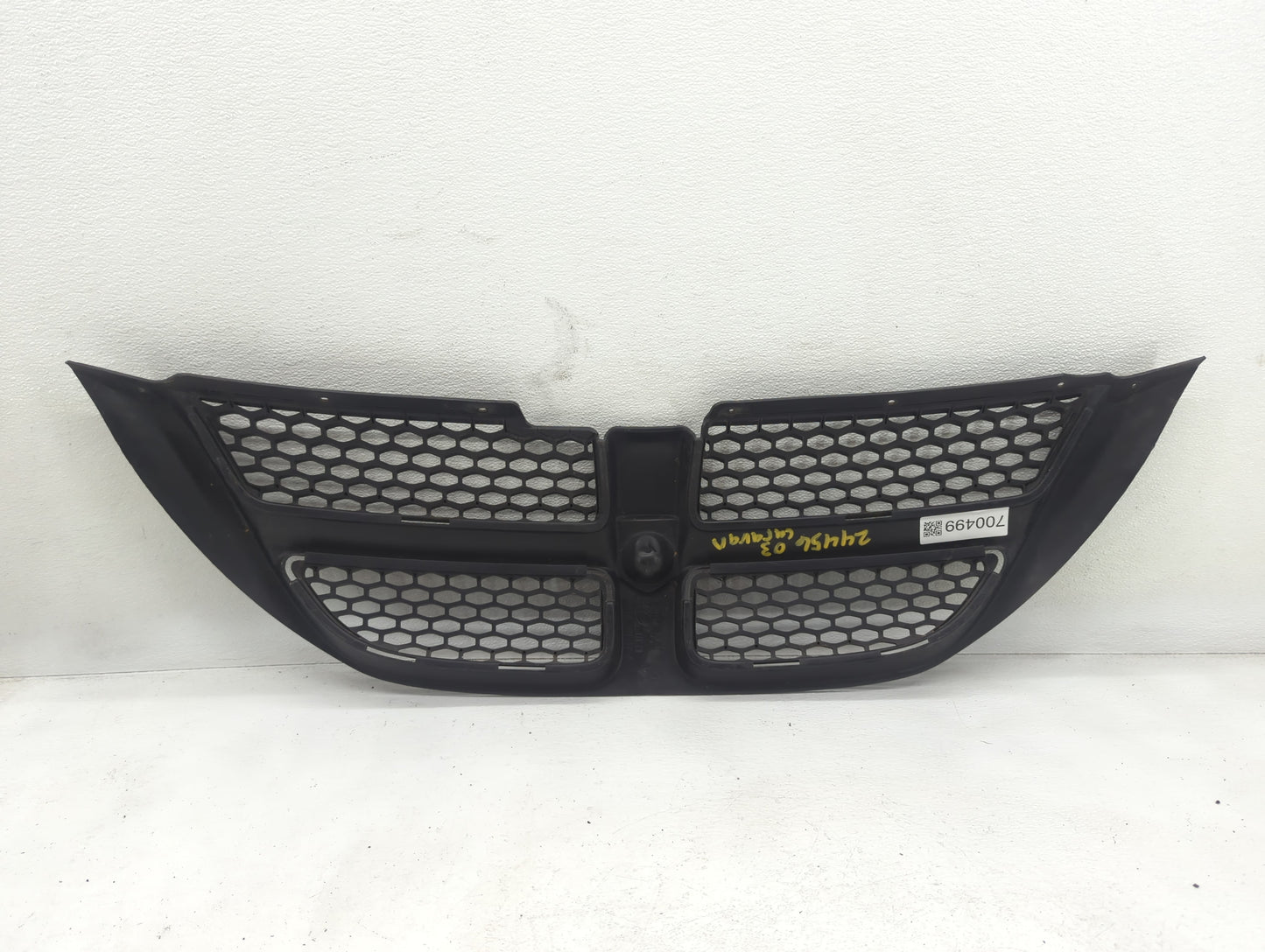 2001-2004 Dodge Caravan Front Grille Bumper Not Included - Oemusedautoparts1.com