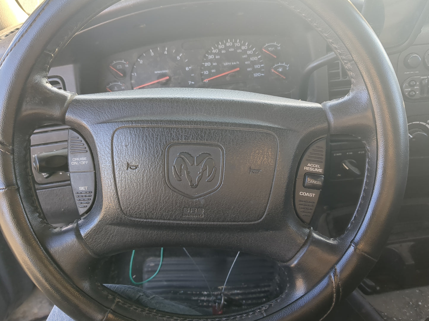 2002-2004 Dodge Dakota Air Bag Driver Left Steering Wheel Mounted - Oemusedautoparts1.com