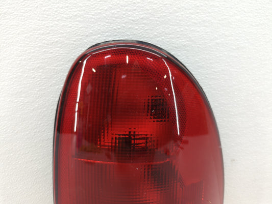 1998-2003 Dodge Durango Tail Light Assembly Passenger Right OEM P/N:CS048-U000R 4576362 Fits OEM Used Auto Parts