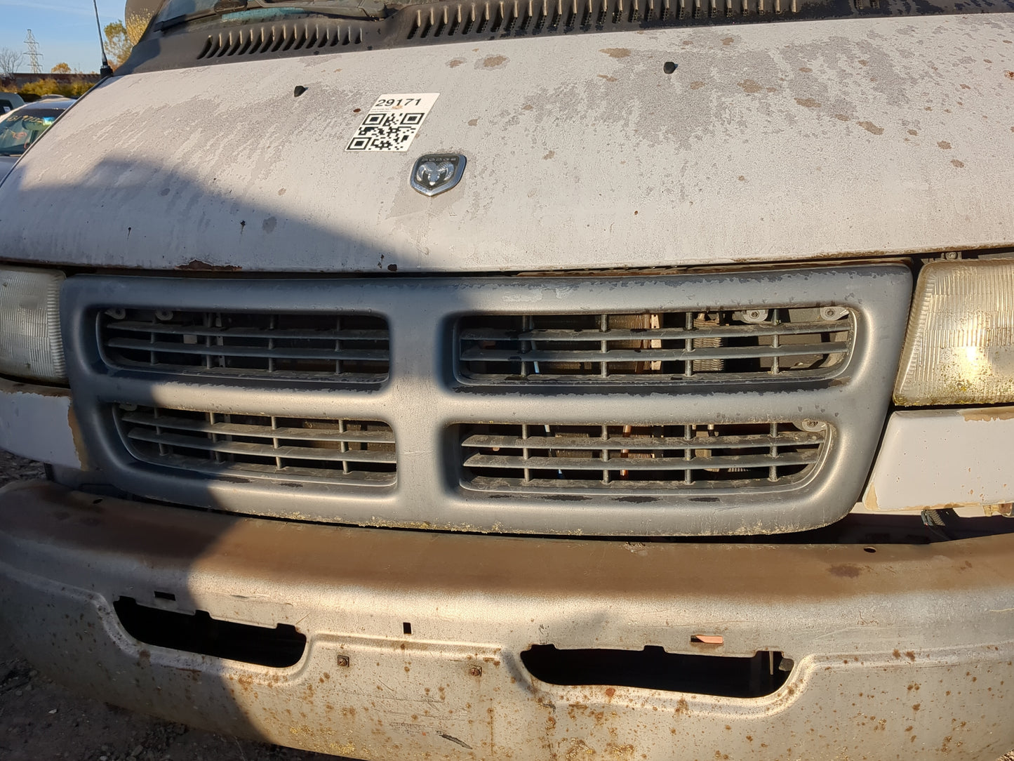 2003 Dodge Ram Van 2500 Front Grille Bumper Not Included - Oemusedautoparts1.com