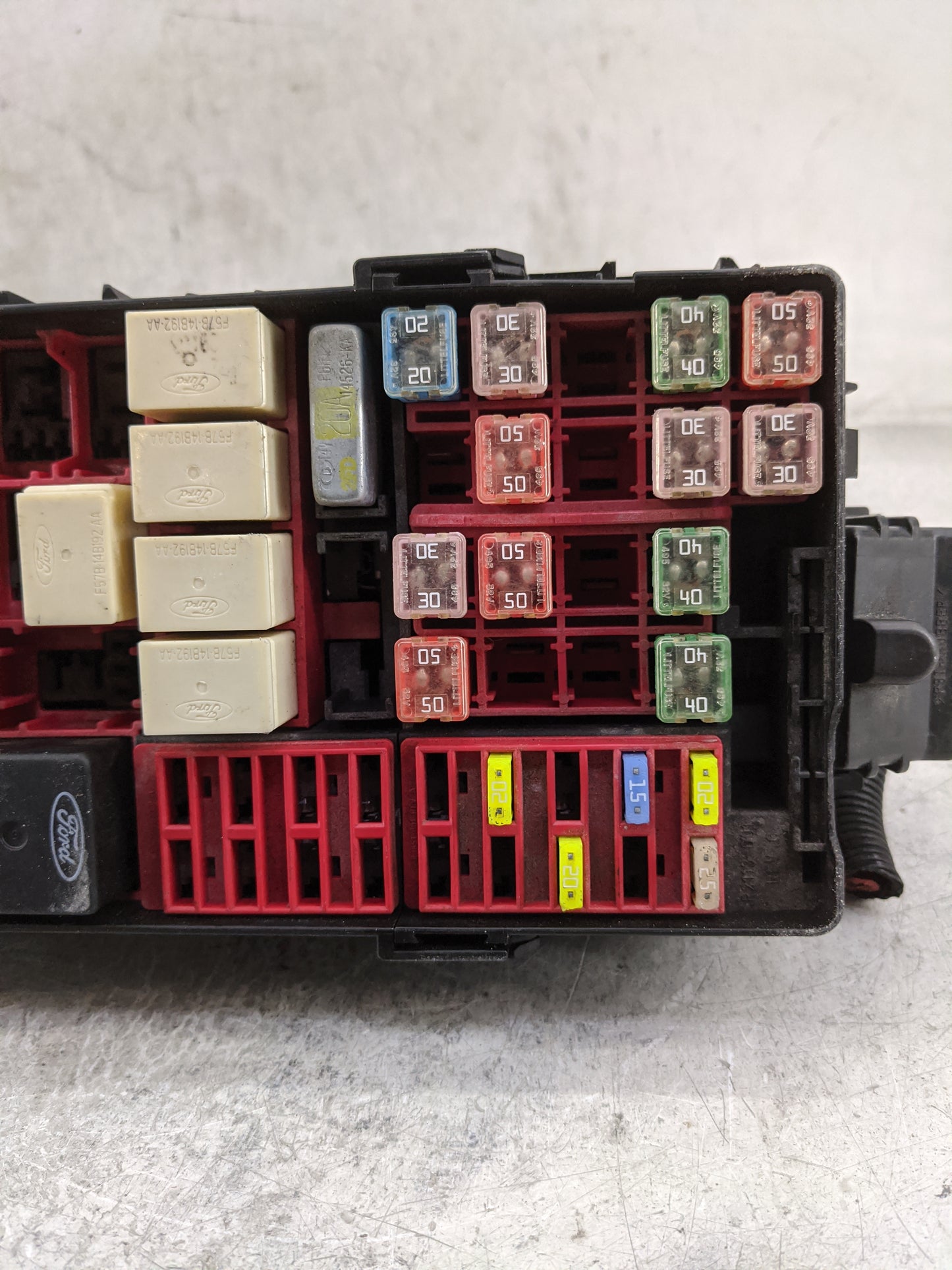 2003-2005 Ford Crown Victoria Fusebox Fuse Box Panel Relay Module P/N:F0AB-14B192-AA Fits Fits 2003 2004 2005 OEM Used Auto