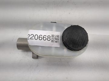 1999-2000 Ford E-350 Econoline Brake Master Cylinder