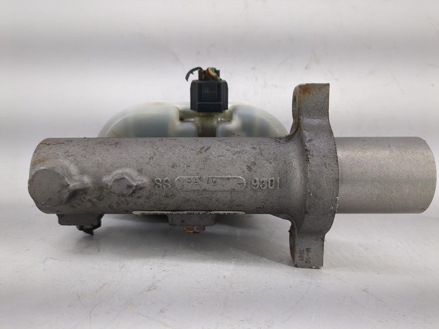 1999-2000 Ford E-350 Econoline Brake Master Cylinder - Oemusedautoparts1.com