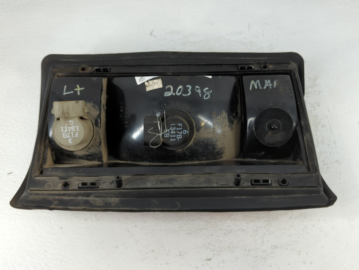 1995-2002 Ford E-350 Econoline Tail Light Assembly Driver Left OEM P/N:F7UB-13441-AA Fits OEM Used Auto Parts - Oemusedautop