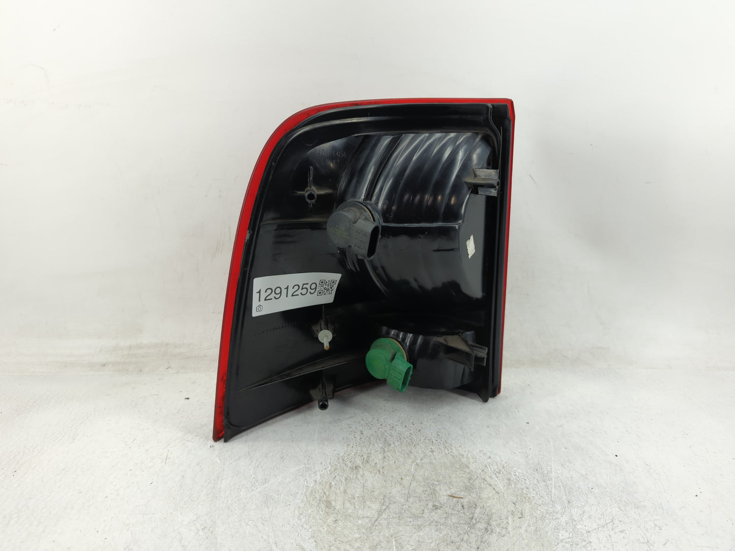 2002-2005 Ford Explorer Tail Light Assembly Passenger Right OEM P/N:1L2X-13B504-B Fits Fits 2002 2003 2004 2005 OEM Used Aut