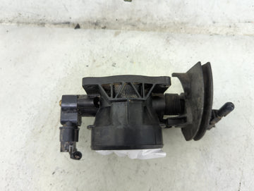 2002-2003 Ford Explorer Throttle Body P/N:1L2U-DC Fits Fits 2002 2003 OEM Used Auto Parts