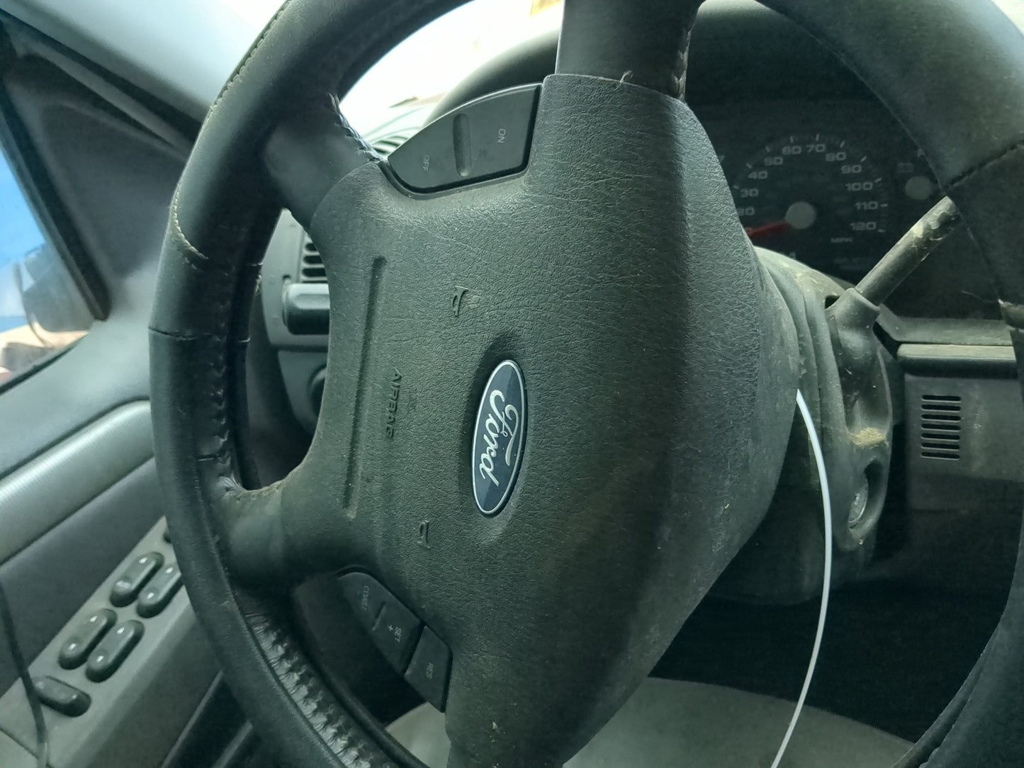 2002-2005 Ford Explorer Air Bag Driver Left Steering Wheel Mounted - Oemusedautoparts1.com