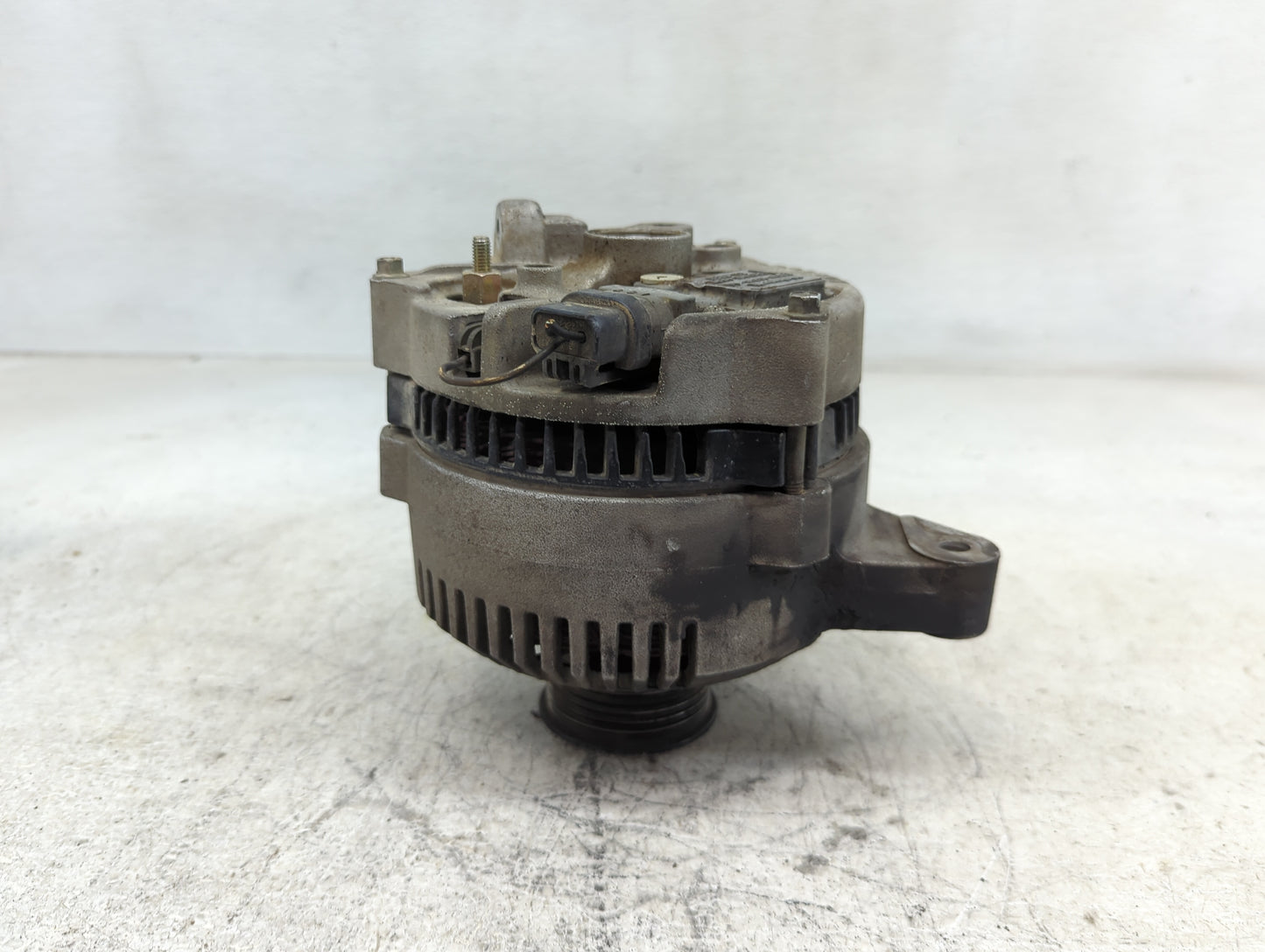 1997-2004 Ford F-150 Alternator Replacement Generator Charging Assembly Engine OEM P/N:F5DU-10316-AA Fits OEM Used Auto Part