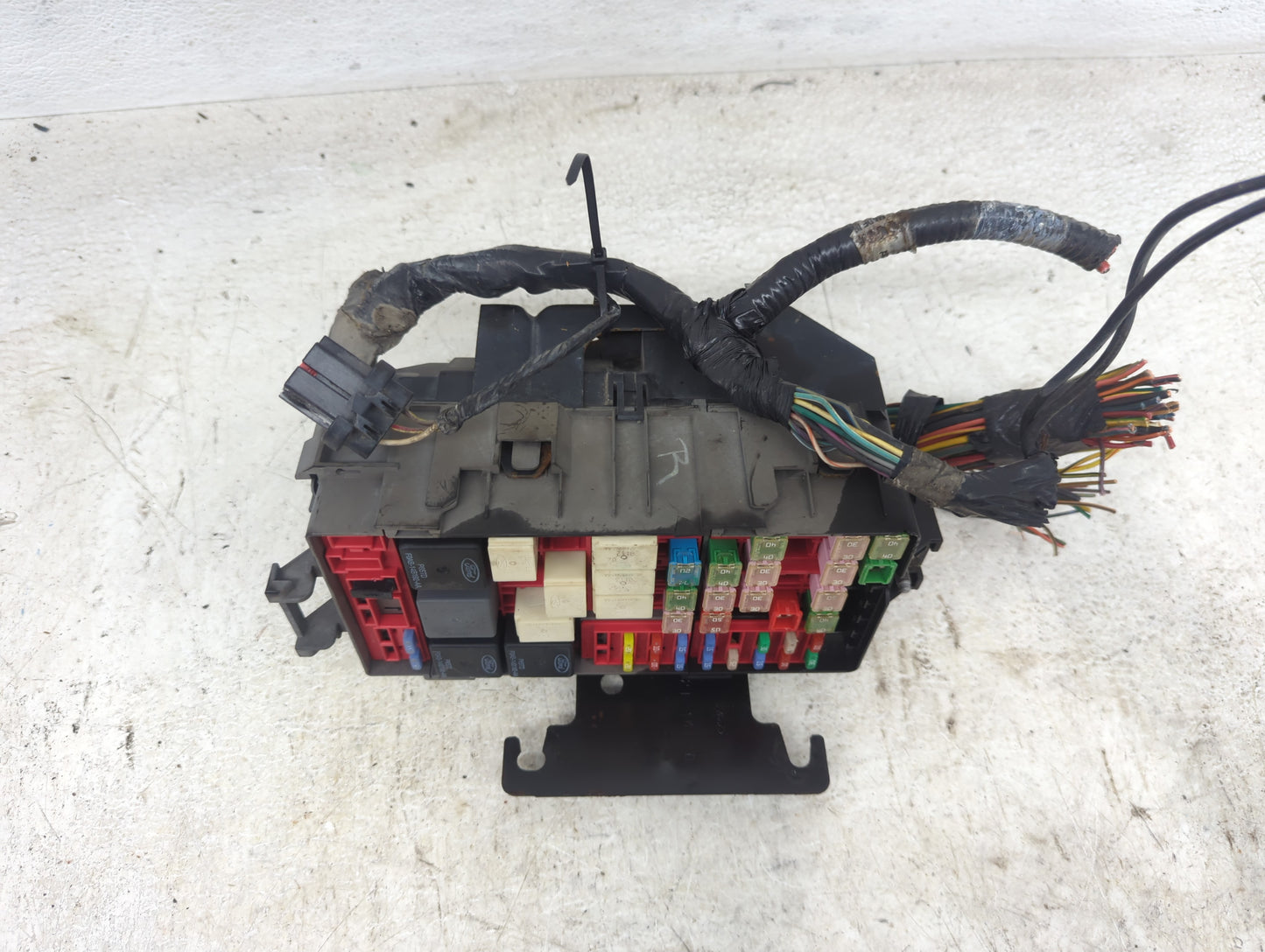 2003 Ford Transit Fusebox Fuse Box Panel Relay Module Fits OEM Used Auto Parts - Oemusedautoparts1.com
