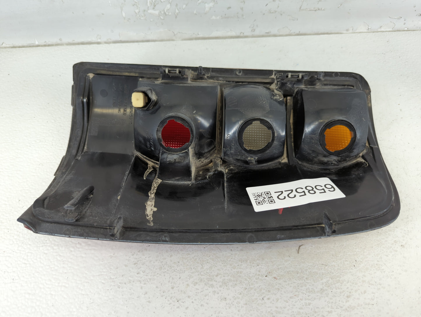 2000-2003 Gmc Yukon Tail Light Assembly Driver Left OEM P/N:16525375 Fits Fits 2000 2001 2002 2003 OEM Used Auto Parts - Oem
