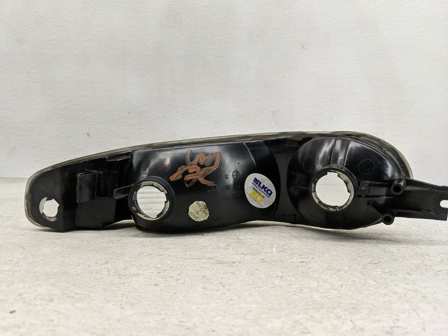 2001-2006 Gmc Yukon Xl 1500 Passenger Right Oem Front Light Lamp - Oemusedautoparts1.com