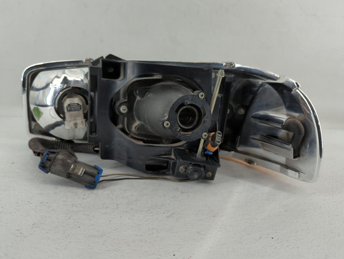 2001-2006 Gmc Yukon Xl 1500 Passenger Right Oem Head Light Headlight Lamp - Oemusedautoparts1.com