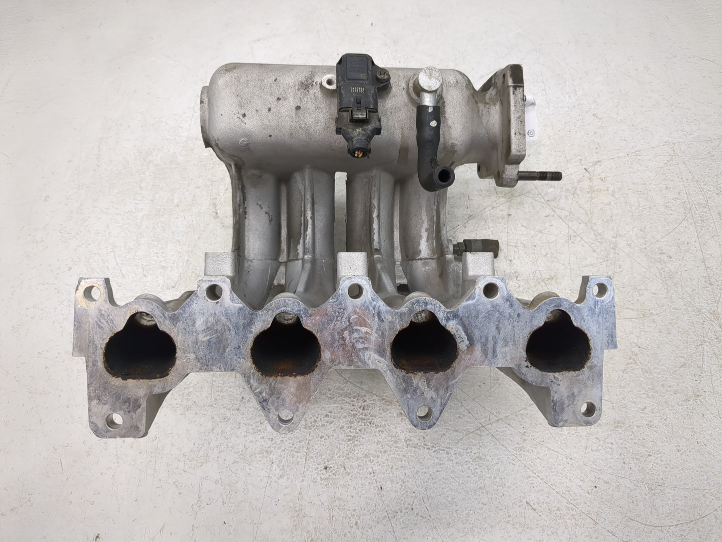 2003 Hyundai Accent Air Intake Manifold P/N:39300 22600 Fits OEM Used Auto Parts - Oemusedautoparts1.com