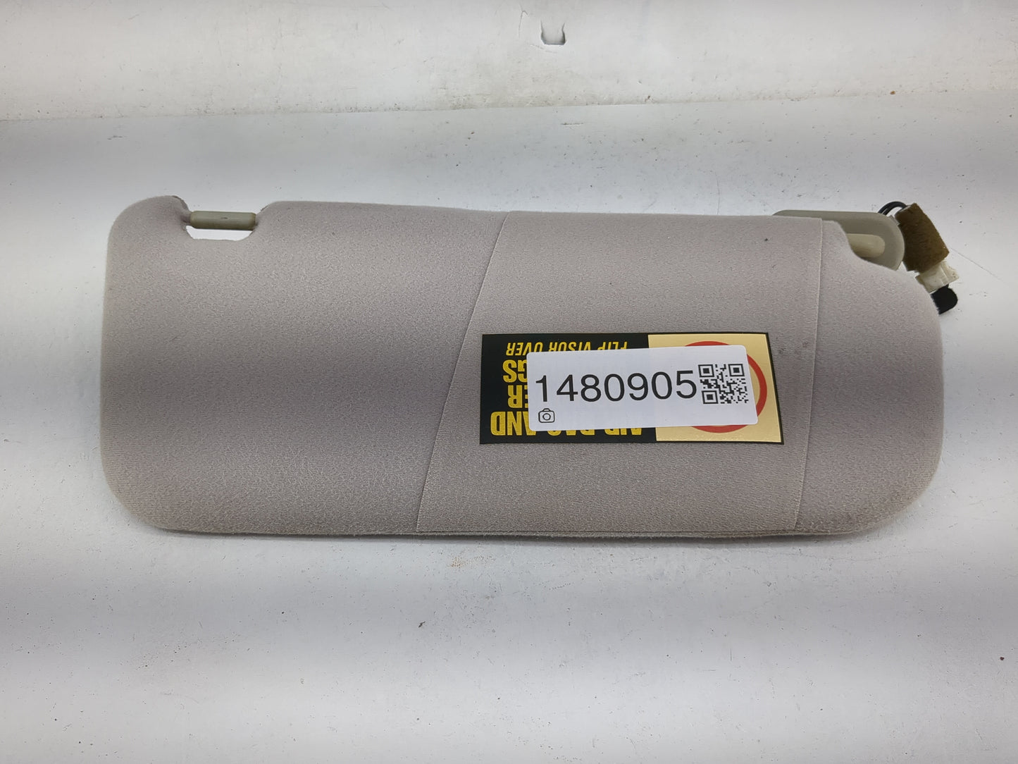 2003 Hyundai Santa Fe Sun Visor Shade Replacement Driver Left Mirror Fits OEM Used Auto Parts - Oemusedautoparts1.com
