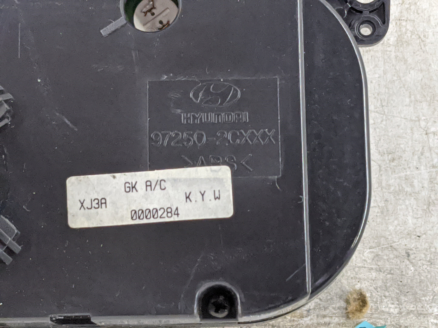 2003 Hyundai Tiburon Climate Control Module Temperature AC/Heater Replacement P/N:97250-2CXXX Fits OEM Used Auto Parts - Oem