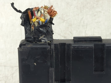 2003 Infiniti G35 Fusebox Fuse Box Panel Relay Module P/N:PP--T25=P5 Fits OEM Used Auto Parts
