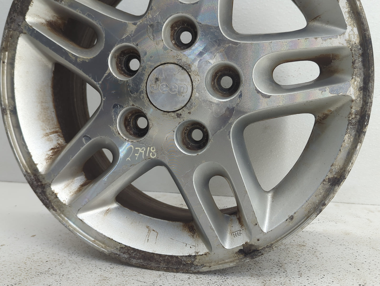 2002-2004 Jeep Grand Cherokee Oem Wheel Rim - Oemusedautoparts1.com
