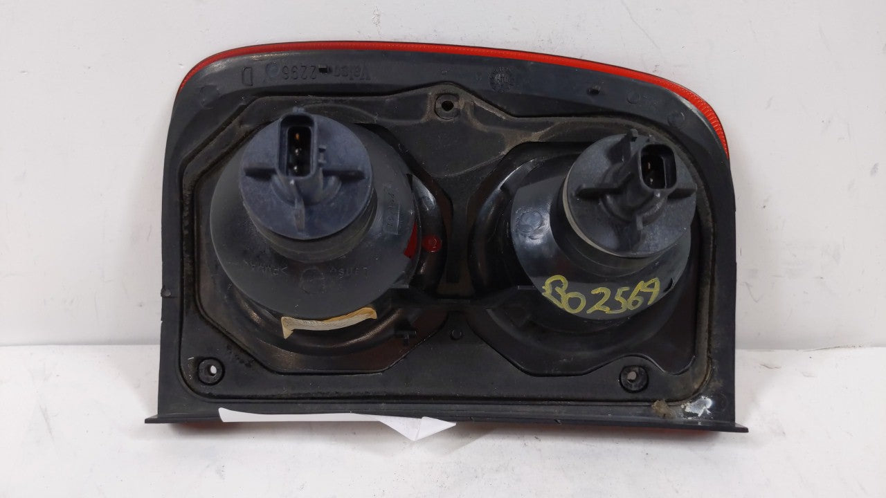 2002-2003 Land Rover Freelander Tail Light Assembly Passenger Right OEM Fits Fits 2002 2003 OEM Used Auto Parts - Oemusedaut