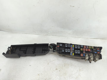 2004-2009 Mazda 3 Fusebox Fuse Box Panel Relay Module P/N:8L8T-14A003-A Fits Fits 2004 2005 2006 2007 2008 2009 OEM Used Auto Parts