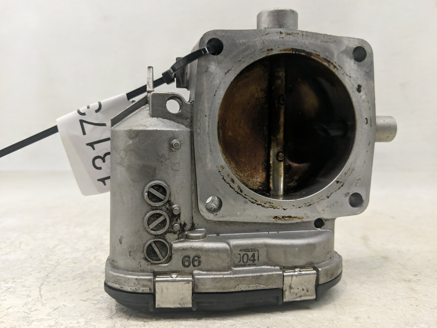 2001-2003 Mercedes-Benz Ml320 Throttle Body P/N:A 112 141 01 25 0 280 750 019 Fits Fits 2001 2002 2003 2004 2005 2006 OEM Us