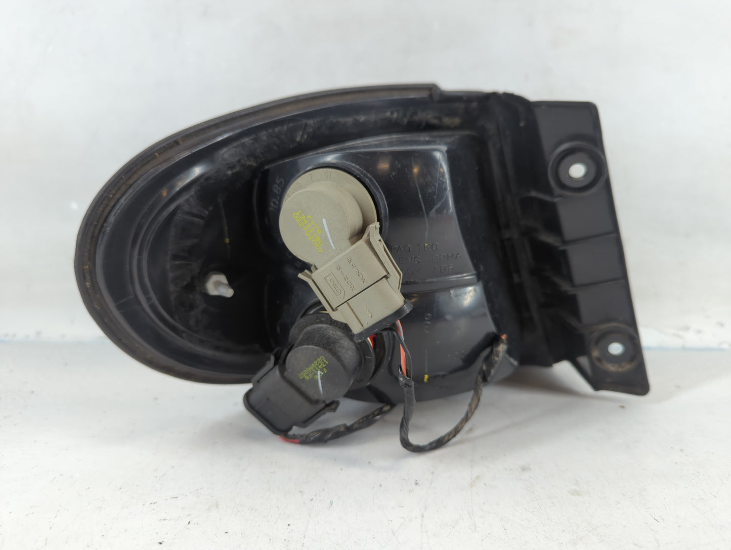 2003 Mercury Sable Tail Light Assembly Passenger Right OEM P/N:7F6DB-13440-C Fits OEM Used Auto Parts - Oemusedautoparts1.co