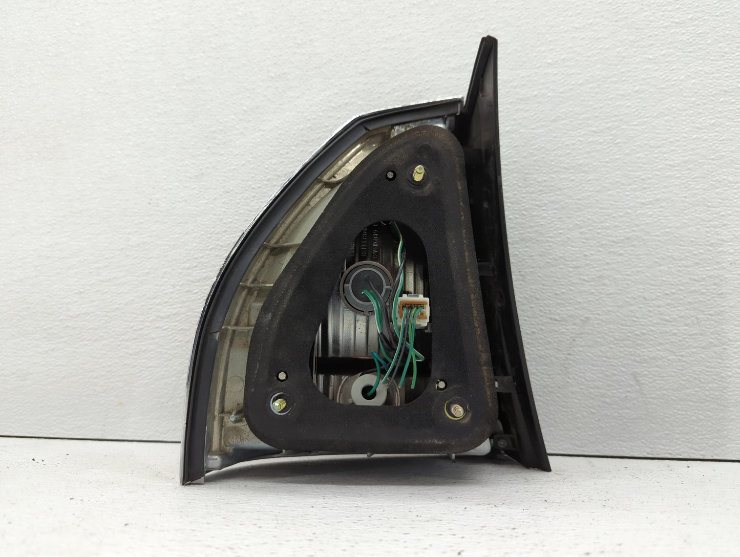 2002-2003 Mitsubishi Diamante Tail Light Assembly Passenger Right OEM Fits Fits 2002 2003 OEM Used Auto Parts - Oemusedautop