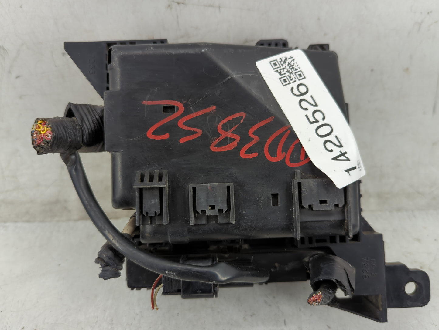 2003 Mitsubishi Galant Fusebox Fuse Box Panel Relay Module P/N:MR563000 G8C-2CSM-A Fits OEM Used Auto Parts - Oemusedautopar